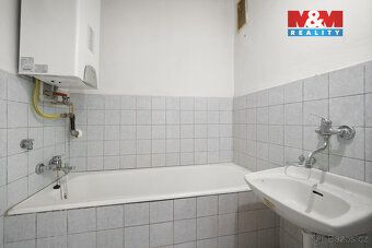 Nabízíme k prodeji byt 3+kk s lodžií, garáží a vlastní zahra