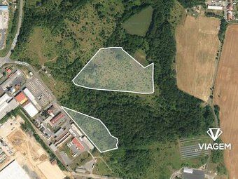 Pozemek o celkové výměře 2705 m2 který se nachází v přírodě,