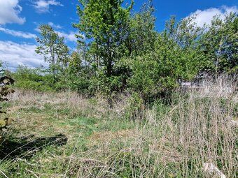 Nabízím k prodeji pozemek o rozloze 884m2, pozemek je v klid