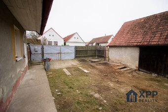 Nabízíme k prodeji rodinný dům o dispozici 2+1 s uzavřeným d