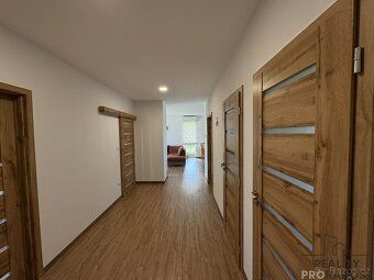 Hledáte bydlení, kde se moderní design snoubí s naprostým kl