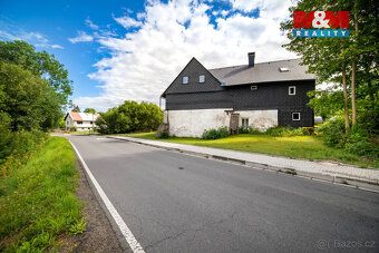 Nabízíme k prodeji prostorný rodinný dům v malebné a klidné 