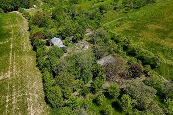 Prodám zahradu na Salaši kousek od Zlína. Skoro 2300 m², jih
