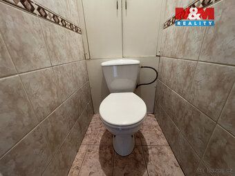 Nabízíme k pronájmu atraktivní byt 2+1 v klidné části Karvin