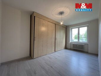 Nabízíme k pronájmu atraktivní byt 2+1 v klidné části Karvin