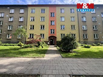 Nabízíme k pronájmu atraktivní byt 2+1 v klidné části Karvin