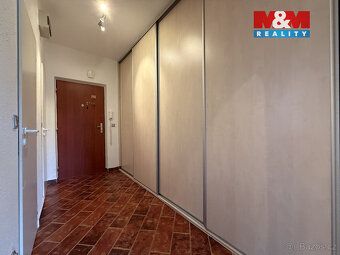 Nabízíme k pronájmu hezký byt 3+1 se zaskleným prostroným ba