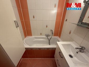 Nabízíme k pronájmu hezký byt 3+1 se zaskleným prostroným ba