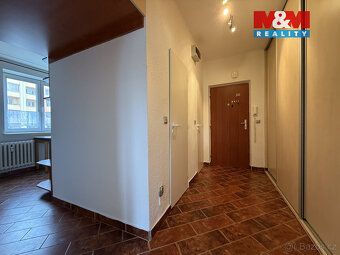 Nabízíme k pronájmu hezký byt 3+1 se zaskleným prostroným ba