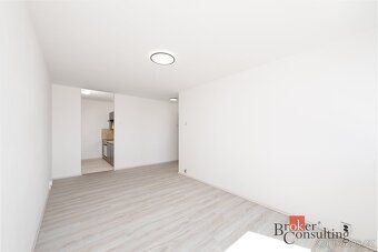 Prodej světlého bytu 2+kk po rekonstrukci, 43 m² – Praha 8, 