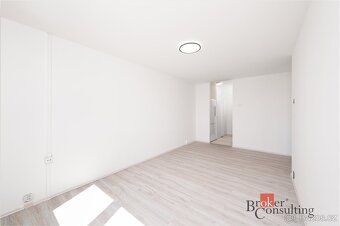 Prodej světlého bytu 2+kk po rekonstrukci, 43 m² – Praha 8, 