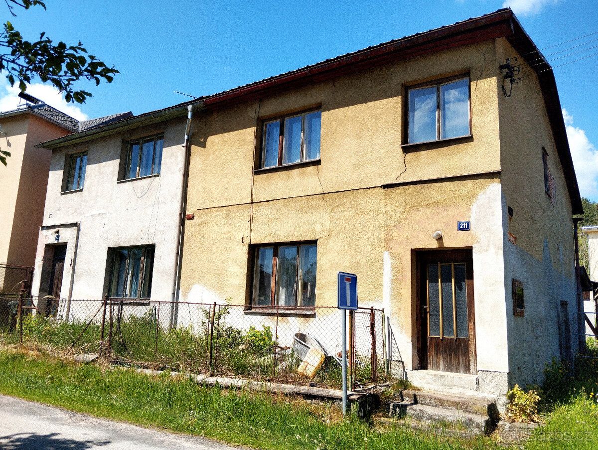 Prodej RD se zahradou v klidné části obce Stará Paka o CP 21