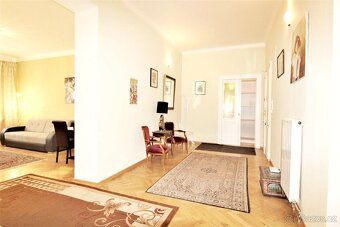 Nabízíme k pronájmu prostorný a světlý byt 4+kk s balkonem, 