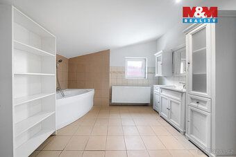 Představuji Vám rodinný dům 8+kk o užitné ploše 312 m², kter