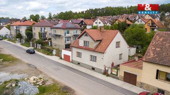 V klidné části města Protivín nabízíme k prodeji dvoupodlažn
