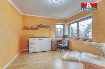 Nabízíme k prodeji prostorný rodinný dům s garáží a zimní za