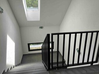 Nabízím k pronájmu světlý byt 1+kk o velikosti 36 m² v novos