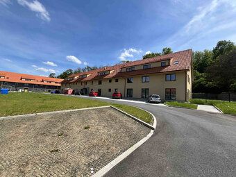 Nabízím k pronájmu světlý byt 1+kk o velikosti 36 m² v novos