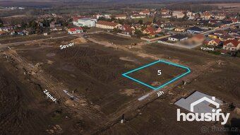 Představte si bydlení v klidné obci, kde máte dostatek prost