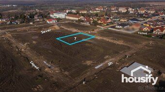 Představte si bydlení v klidné obci, kde máte dostatek prost