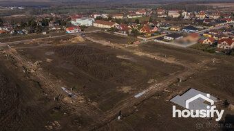 Představte si bydlení v klidné obci, kde máte dostatek prost