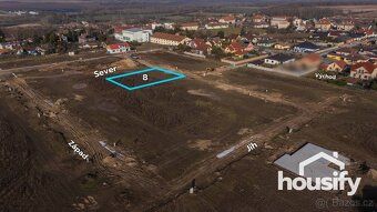 Představte si bydlení v klidné obci, kde máte dostatek prost