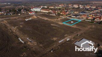 Představte si bydlení v klidné obci, kde máte dostatek prost