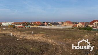Představte si bydlení v klidné obci, kde máte dostatek prost