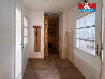 Nabízíme k prodeji samostatně stojící rodinný dům o dispozic