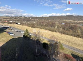 Nájem 7000 Kč +služny 4300 Kč služby včetně elelktřiny. , Pr