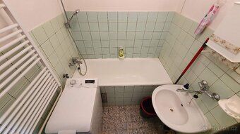 Pronájem bytu 3+1, 70 m2 ve zvýšeném 3. patře se zasklenou l