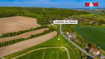 Nabízíme k prodeji slunný pozemek, jižní svah, bez přímého s