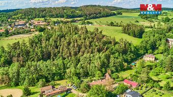 Nabízíme k prodeji pozemky o celkové výměře 3305 m² v katast