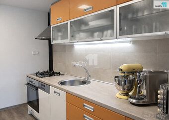 + poplatky vč. elektřiny a plynu 6 200,- Kč/ pro 2 osoby, Ex