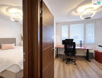 + poplatky vč. elektřiny a plynu 6 200,- Kč/ pro 2 osoby, Ex