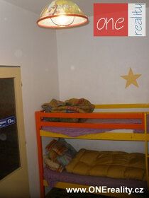 Nabízíme k pronájmu pěkný malýbyt 2+1 v cihlovém domě v Brou