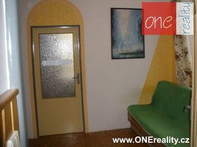 Nabízíme k pronájmu pěkný malýbyt 2+1 v cihlovém domě v Brou