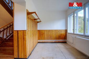 Ve výhradním zastoupení nabízíme prostorný rodinný dům ve Ve