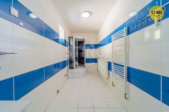 Nabízíme k prodeji patrový rodinný dům 6+kk s garáží a menší