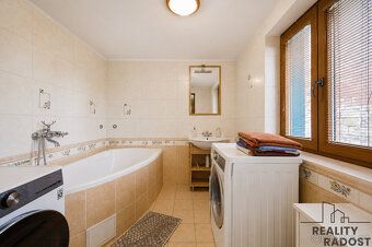 Nabízíme k prodeji rodinný dům o dispozici 4+1 v klidné obci