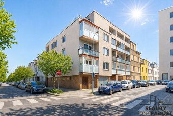 Nabízím k prodeji velmi příjemný byt o dispozici 3+kk, který