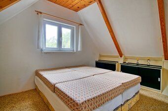 Prodej rekreační chaty (ev.č. 18) se zahradou, garáží a skvě