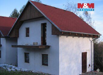 Nabízíme rozsáhlý areál v obci Třebívlice, část Dřevce, v sr