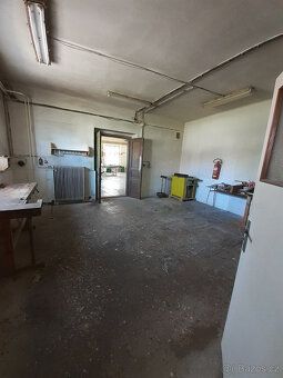 Nabízíme k prodeji objekt bývalé truhlárny, který můžete vyu