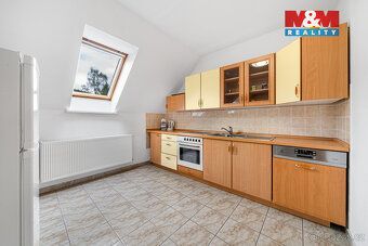 Nabízíme k prodeji prostorný rodinný dvojdům o užitné ploše 