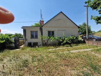 Nabízíme k prodeji rodinný dům v obci Kubšice, situovaný na 