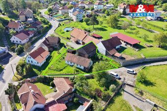 Nabízíme k prodeji samostatně stojící rodinný dům v klidné č