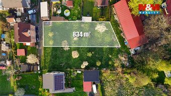 Moderně navržený přízemní dům s dispozicí 4+kk a užitnou plo