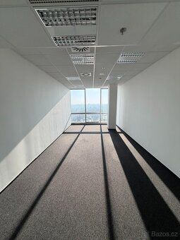 9.NP – – 28,41 m2 Měsíční nájemné: 600 EUR – 14.640,-Kč Měsí