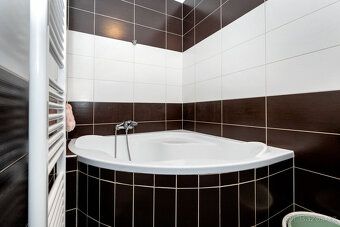 Exkluzivně nabízím k prodeji byt 2+kk ve 3.p. s výtahem v ci
